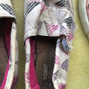 Toms, Etc Girls Shoe Lot! sizes Btwn 6-8